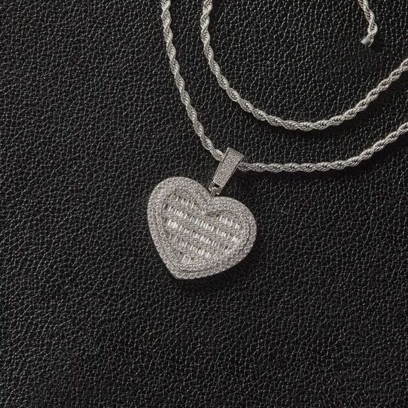 Elegant Silver Heart Zirconia Pendant with Chain Necklace - Picture 2 of 4